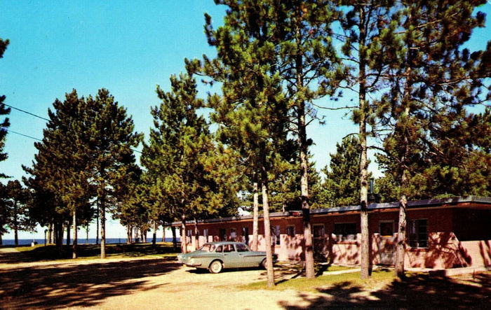 Pine Cone Motel (Seacoast Resort) - Postcard And Promos (newer photo)